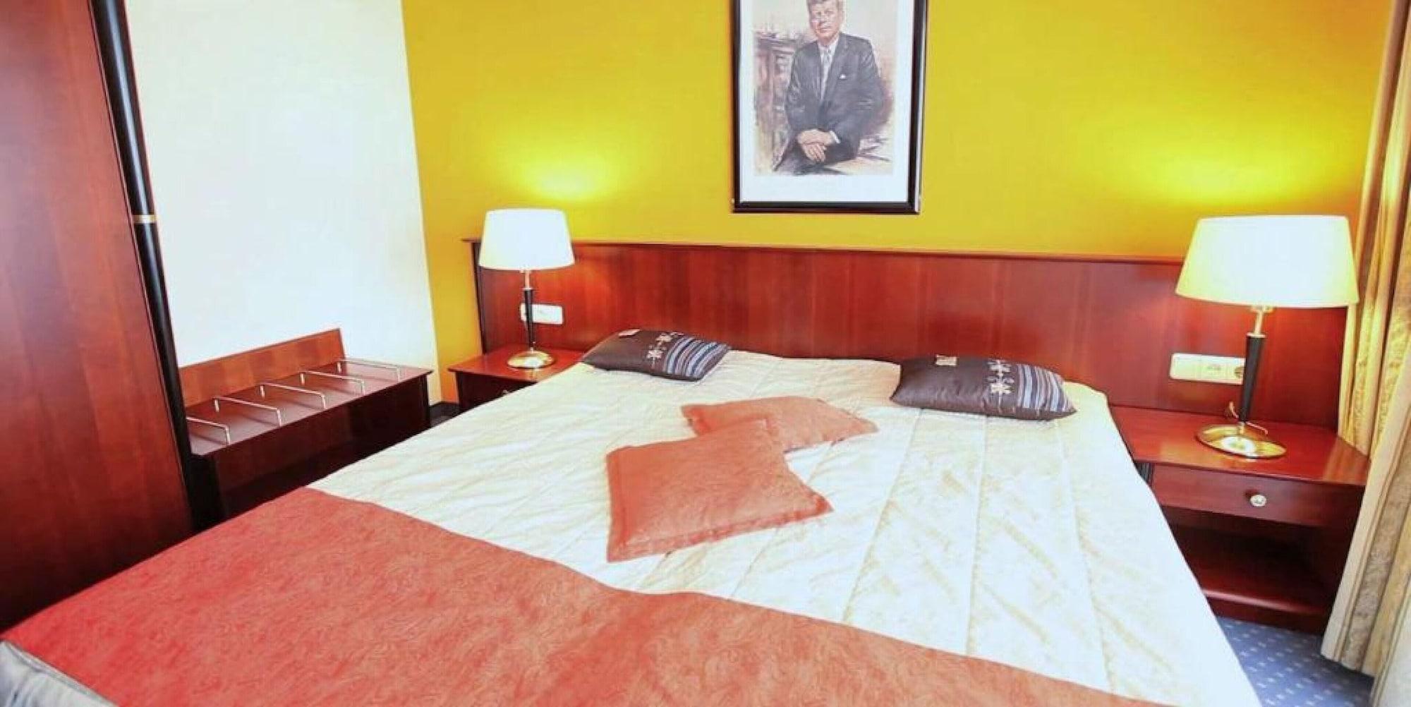 Superior Praesident Hotel 3*